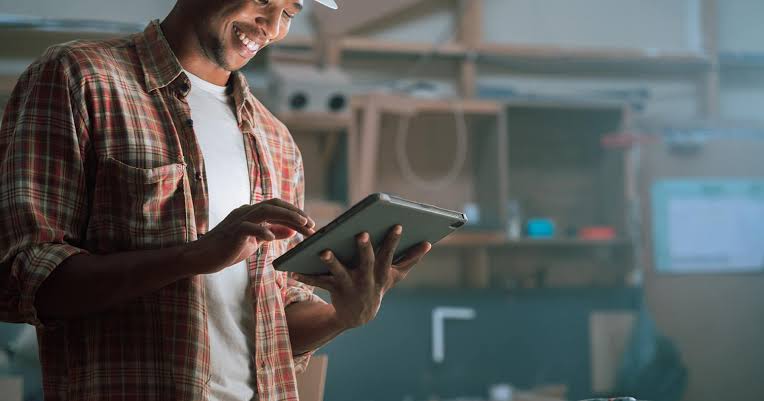 Best Contractor Invoicing Software for 2026: 6 Options to Consider 